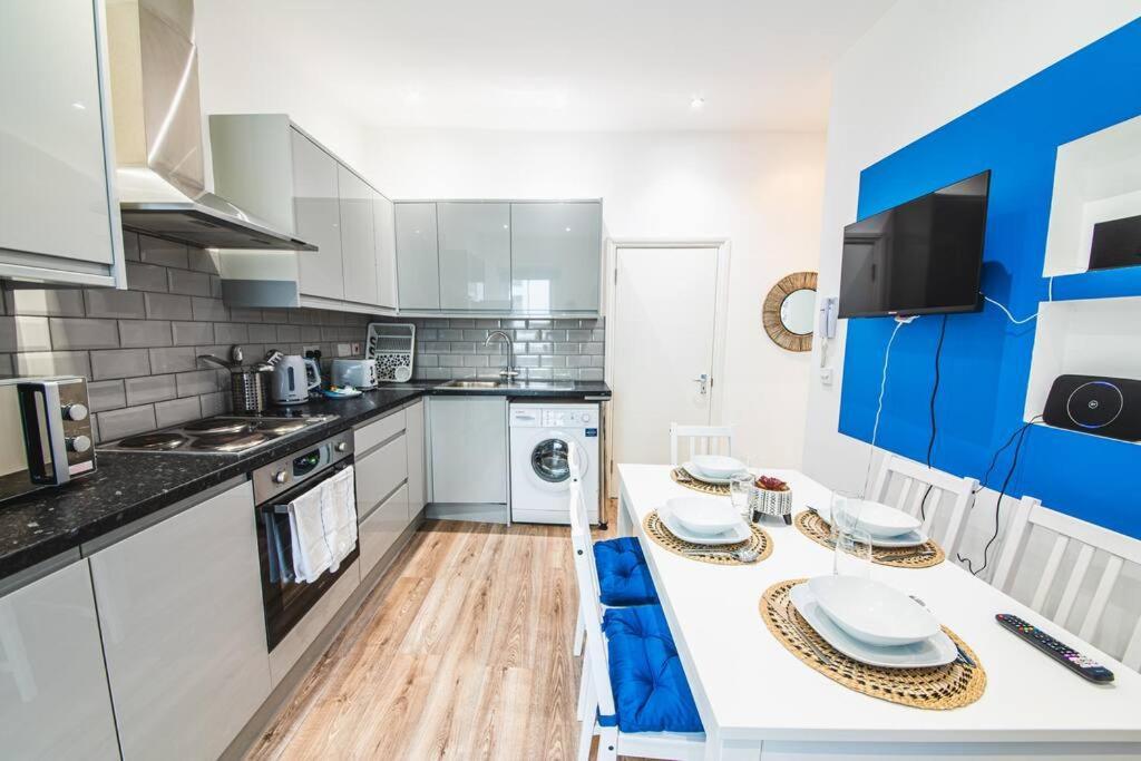 3Beds / 3Baths Close To Portobello Road 伦敦 外观 照片